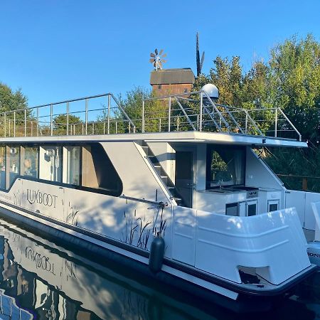 Lieblingsplatz Parey - Schwimmendes Hausboot Hotel Bagian luar foto